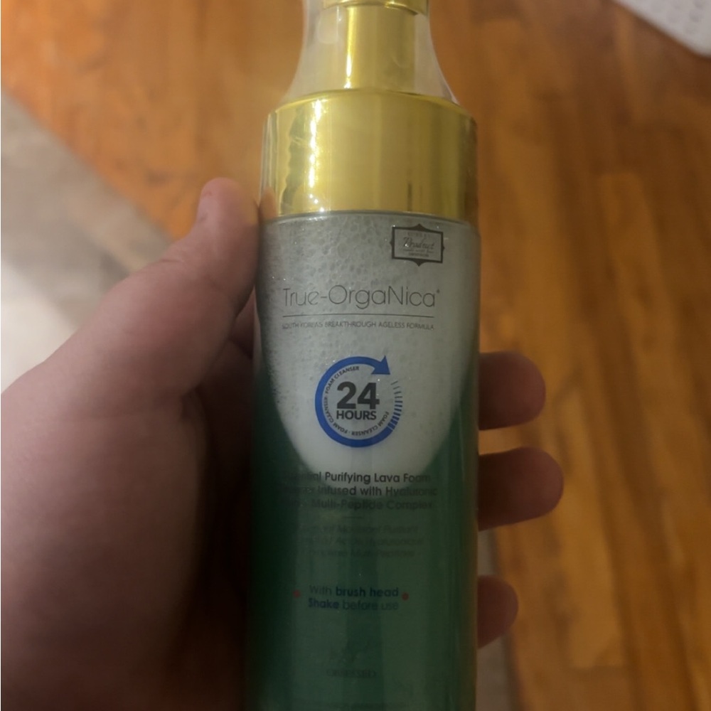 TRUE ORGANICA Gentle Purifying Foam Cleanser - Green